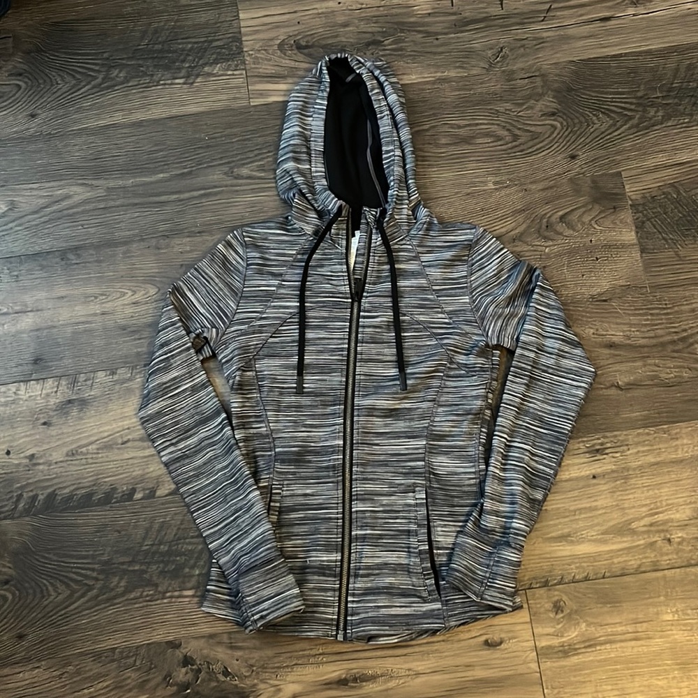Lululemon form fitting hooded jacket